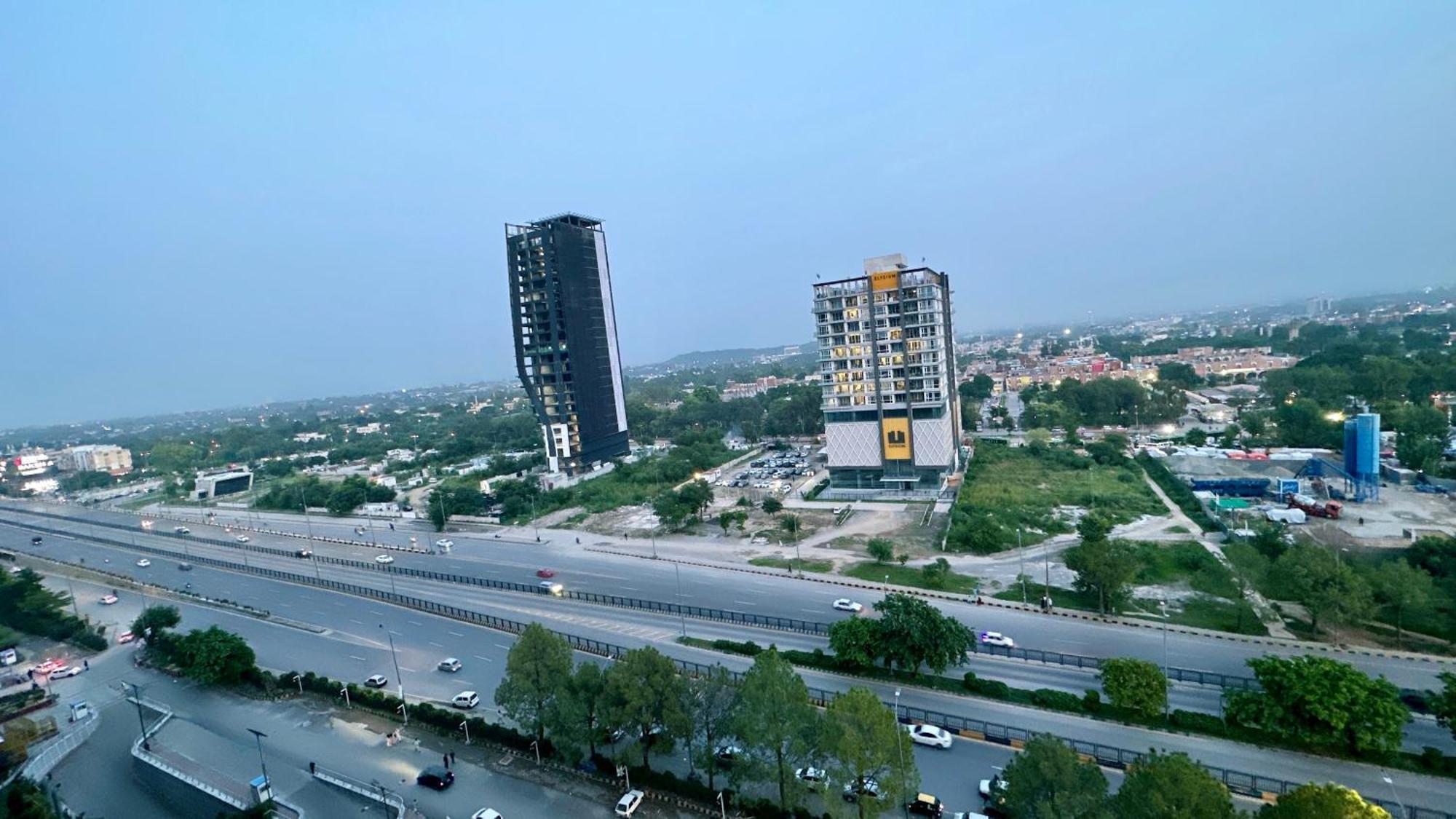 Centaurus Apartment Исламабад Экстерьер фото